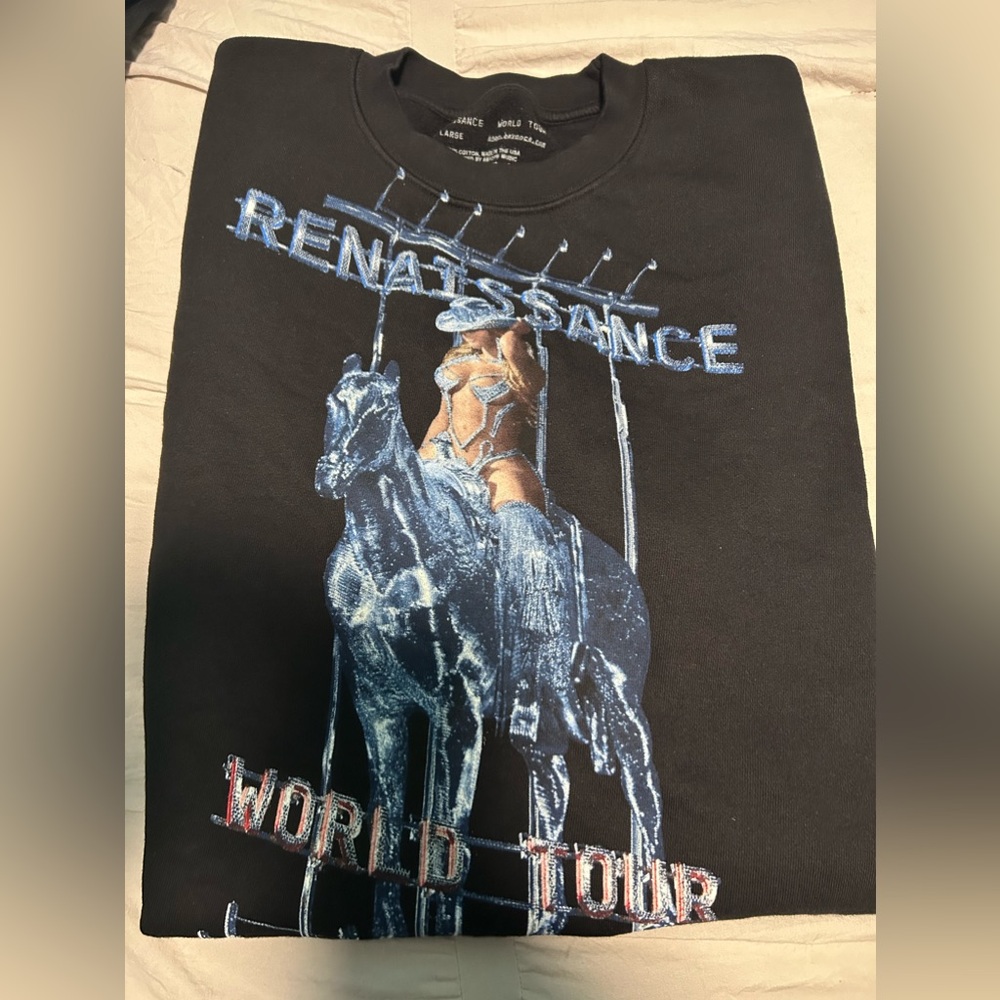 🐝💕✨💖 Renaissance World Tour Merch — XL Sweatshirt 🐝